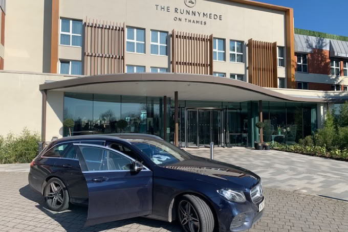 Taxi to Warner Hotel